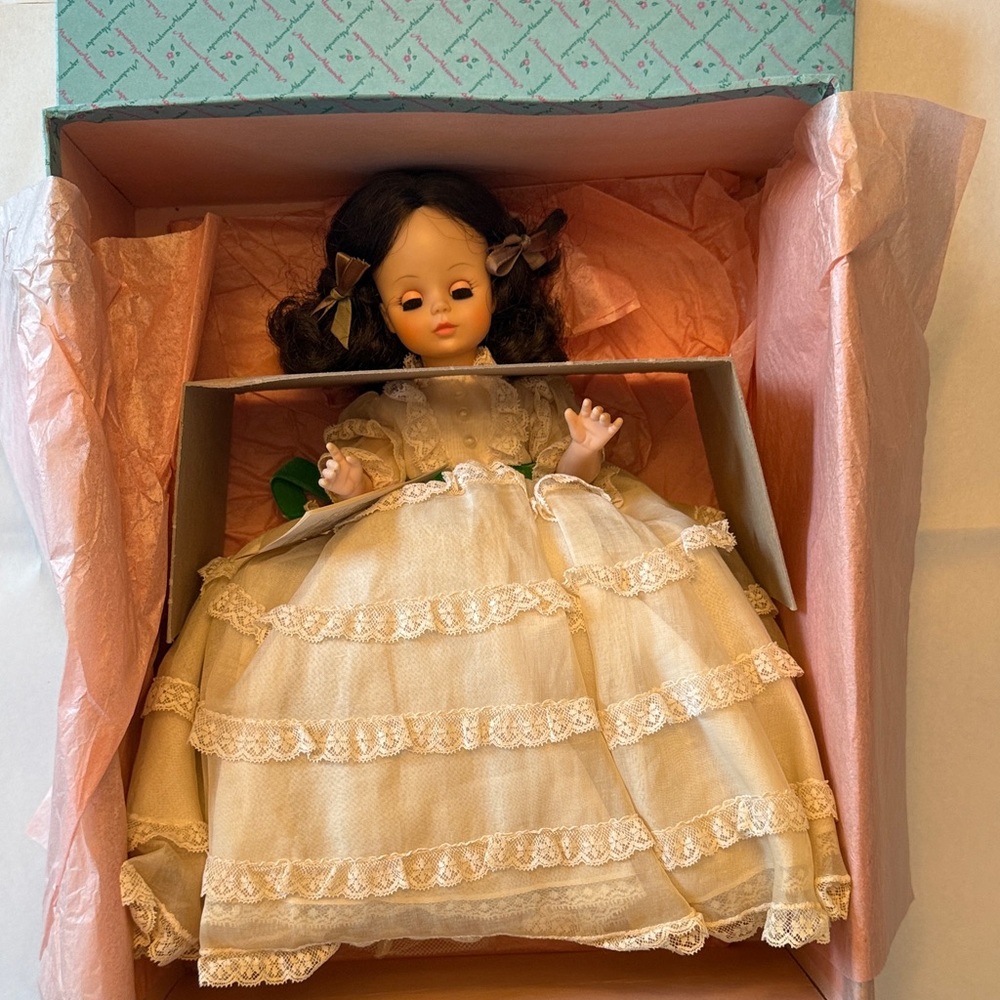 Highly Collectible Madame Alexander "Gone With The Wind" Scarlett Doll #1490